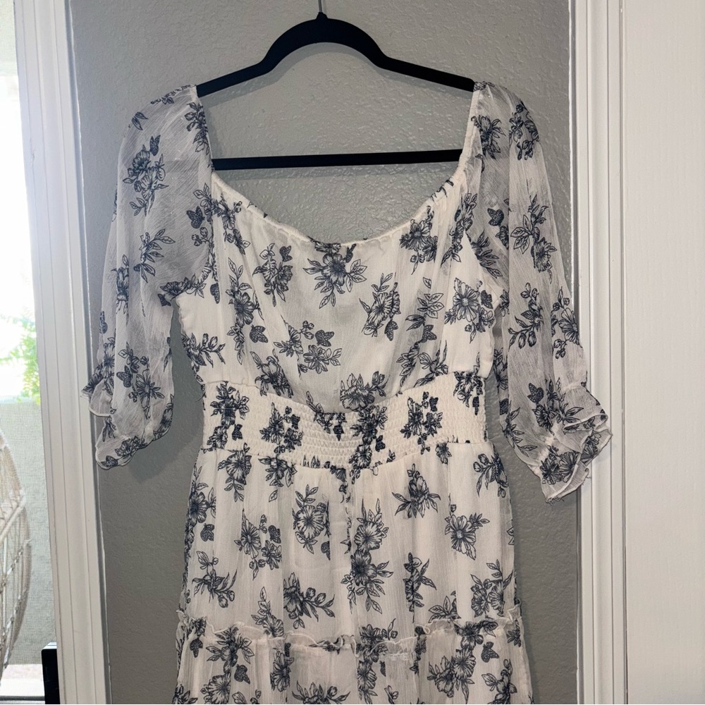 Blush White and Black Floral Dress - Picture 3 of 5